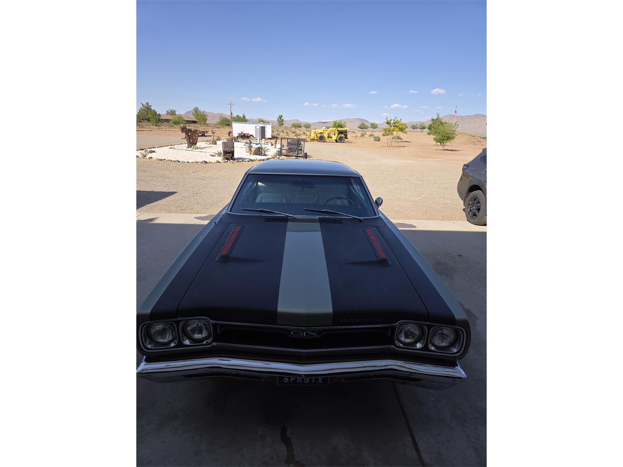 Plymouth-Gtx-1969-Sage-green-gold-Black-white-blue-4