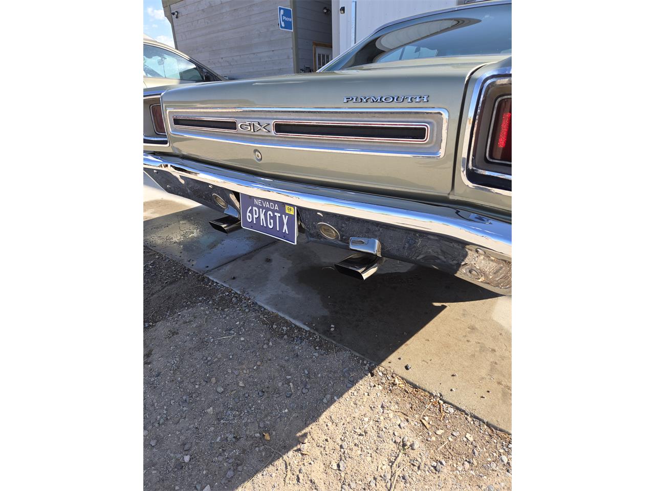 Plymouth-Gtx-1969-Sage-green-gold-Black-white-blue-8