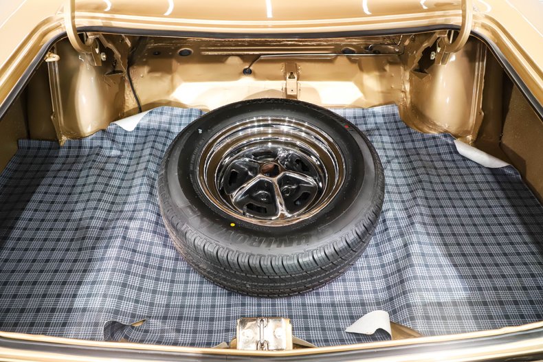 Plymouth-Gtx-1969-Spanish-Gold-White-11