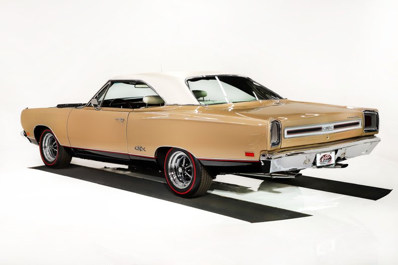 Plymouth-Gtx-1969-Spanish-Gold-White-14