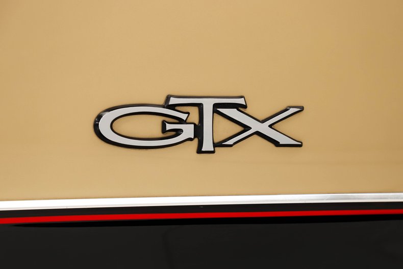 Plymouth-Gtx-1969-Spanish-Gold-White-17