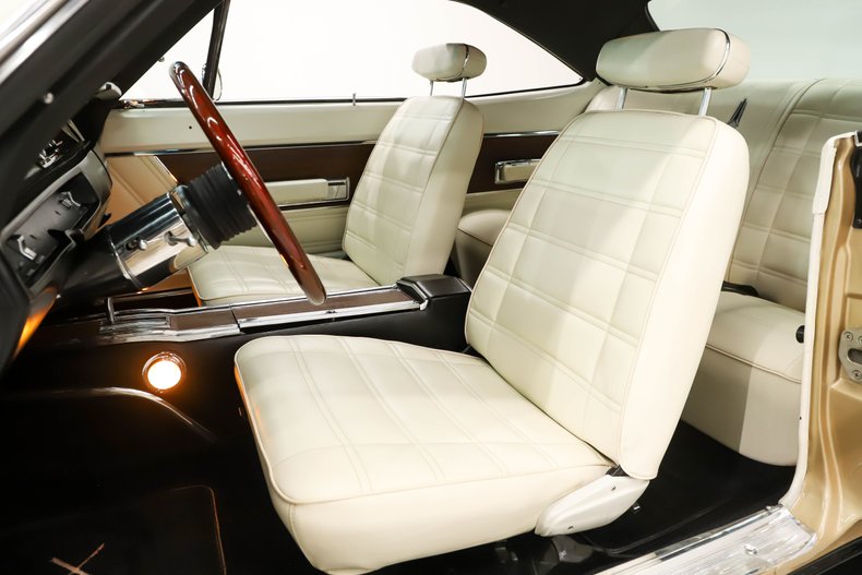 Plymouth-Gtx-1969-Spanish-Gold-White-18