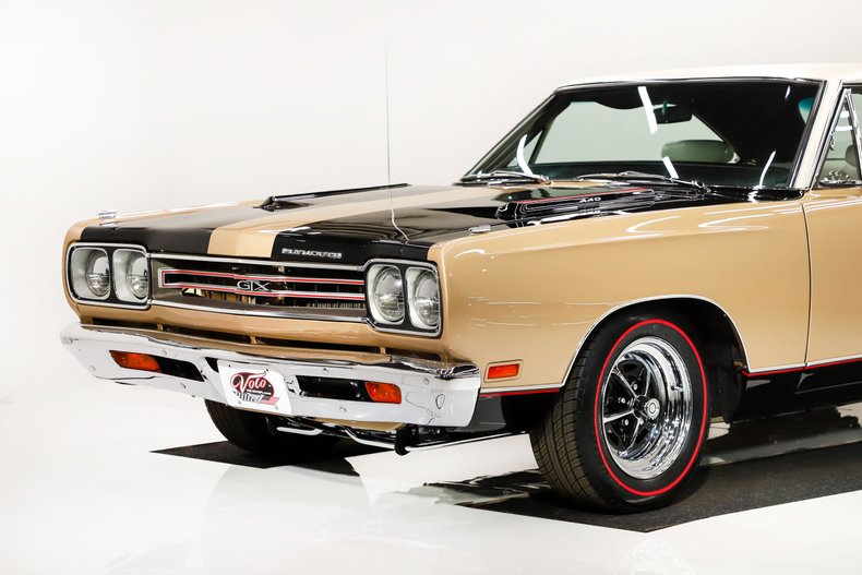 Plymouth-Gtx-1969-Spanish-Gold-White-24