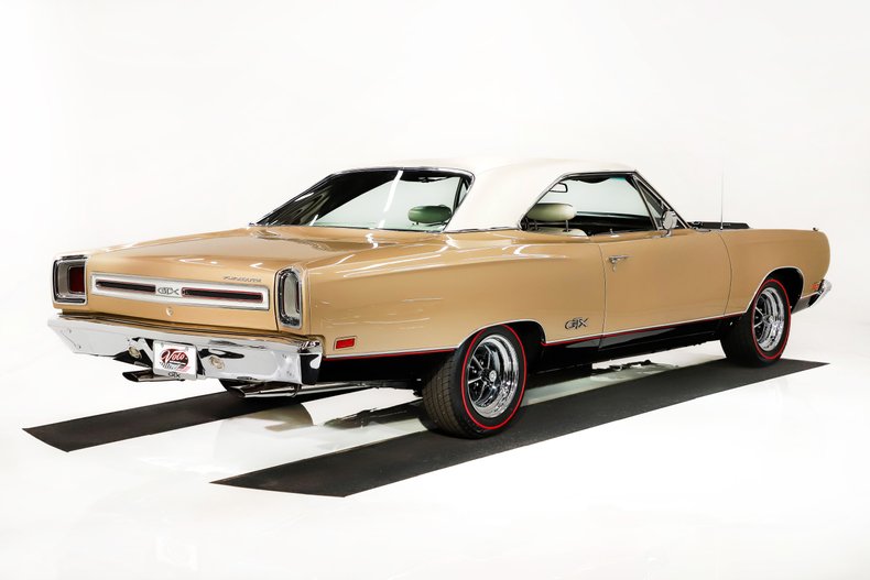 Plymouth-Gtx-1969-Spanish-Gold-White-32