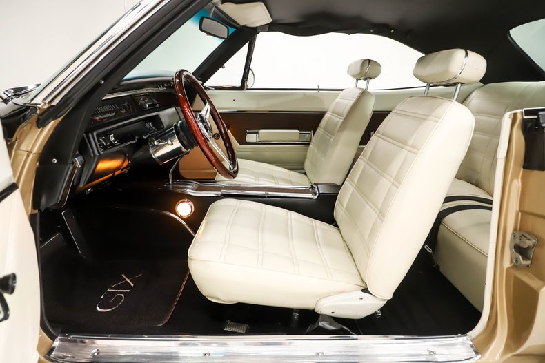 Plymouth-Gtx-1969-Spanish-Gold-White-35