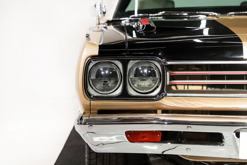 Plymouth-Gtx-1969-Spanish-Gold-White-37