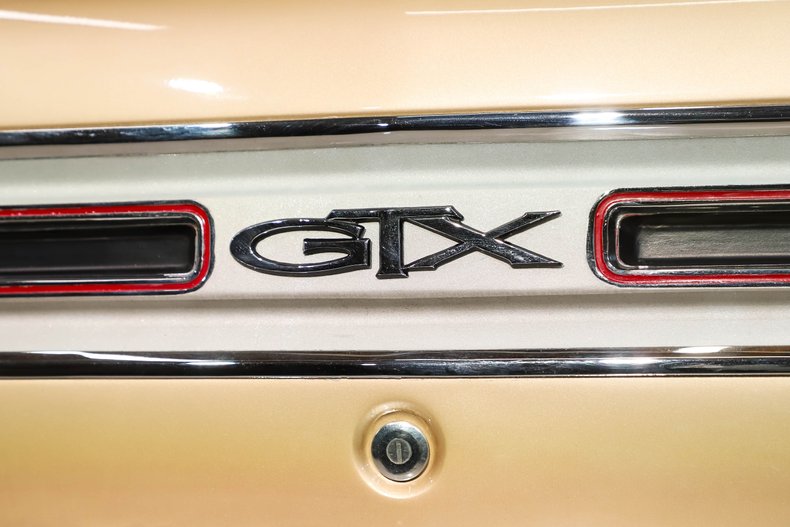 Plymouth-Gtx-1969-Spanish-Gold-White-4