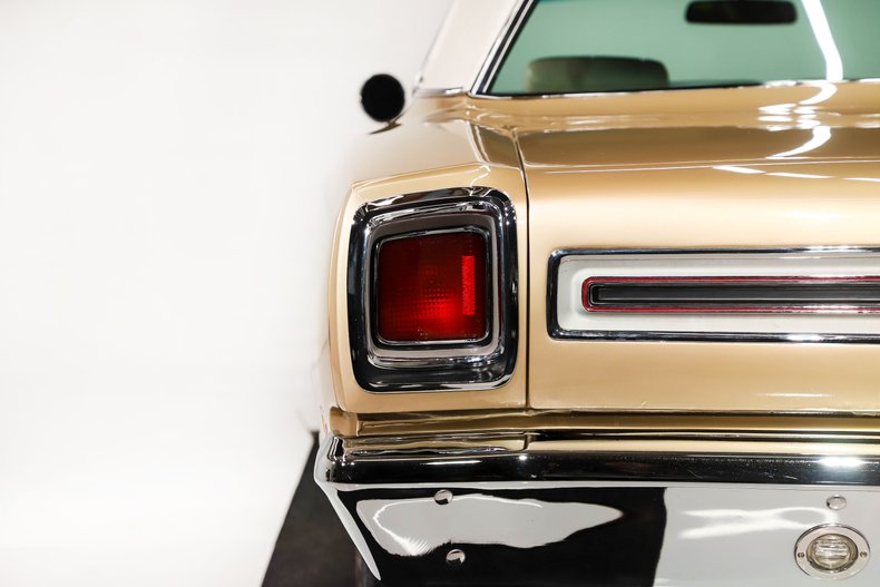 Plymouth-Gtx-1969-Spanish-Gold-White-40