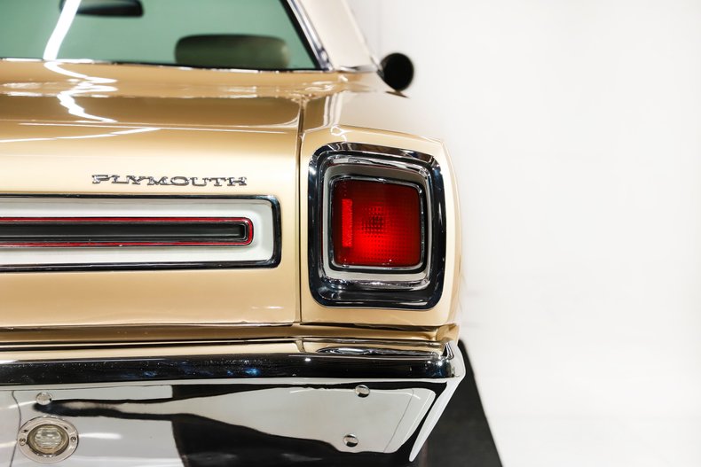 Plymouth-Gtx-1969-Spanish-Gold-White-9