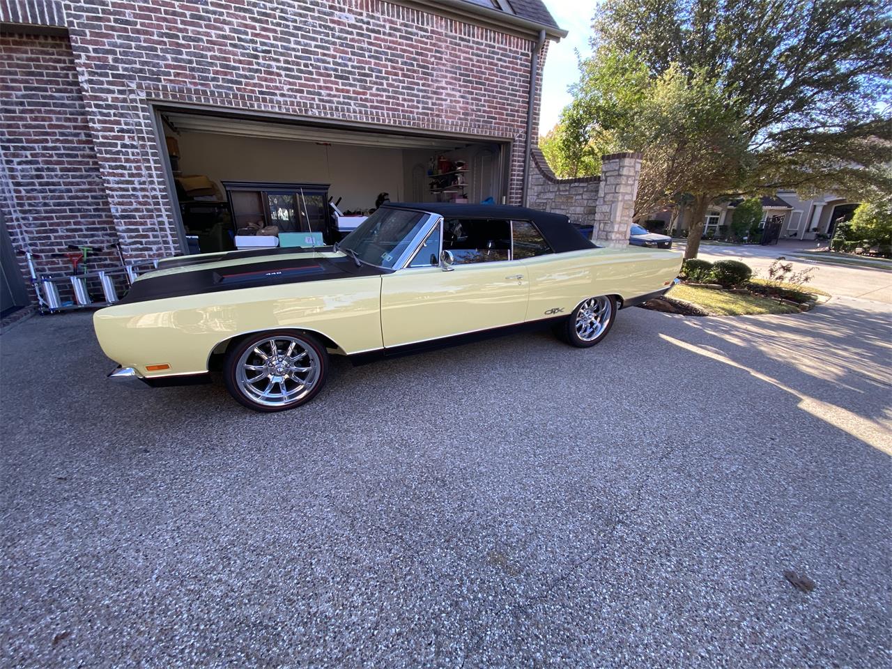 Plymouth-Gtx-1969-Yellow-Black-11
