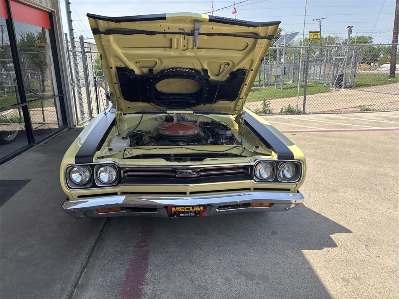 Plymouth-Gtx-1969-Yellow-Black-14