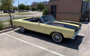 Plymouth-Gtx-1969-Yellow-Black-4