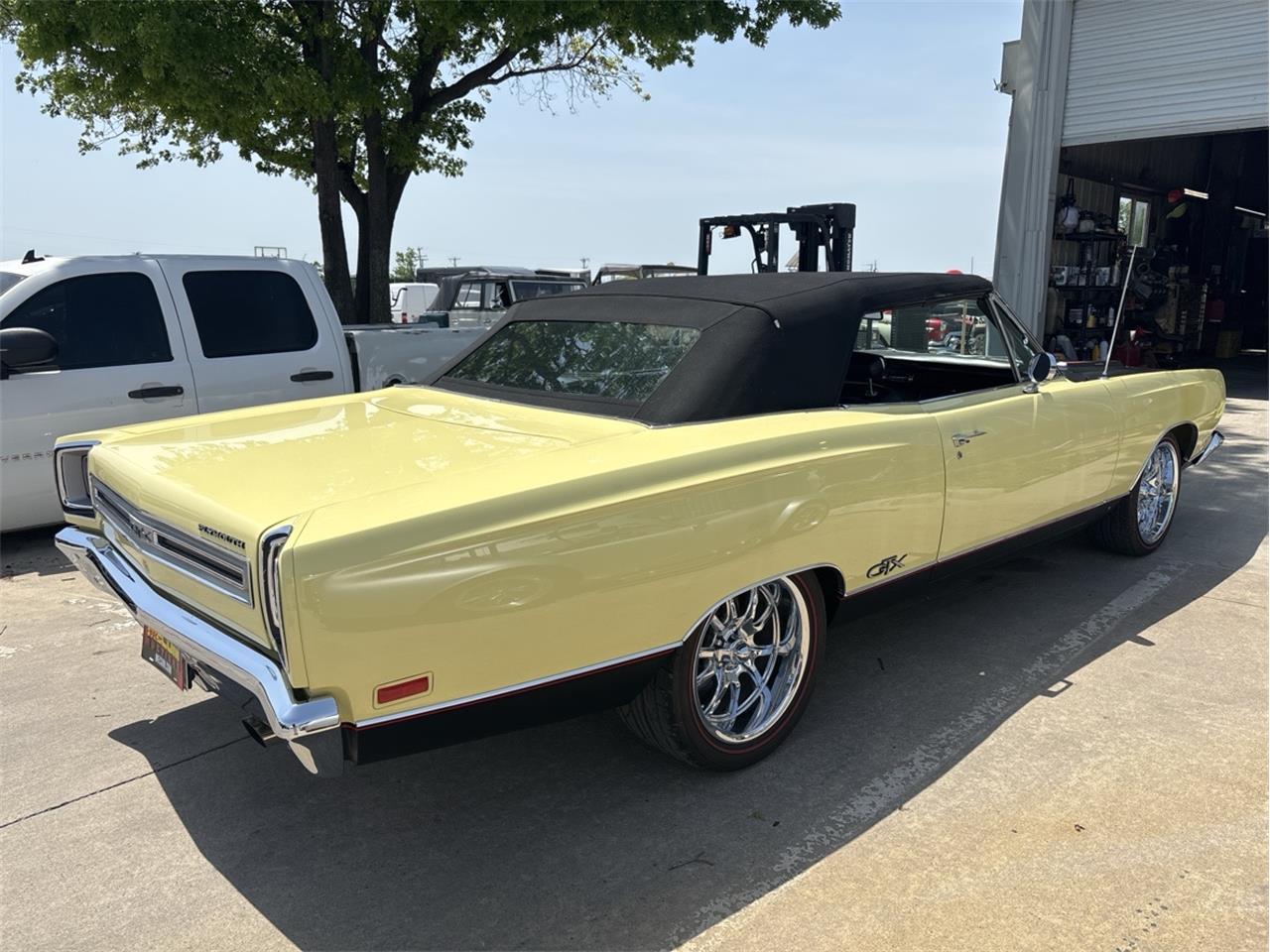 Plymouth-Gtx-1969-Yellow-Black-5