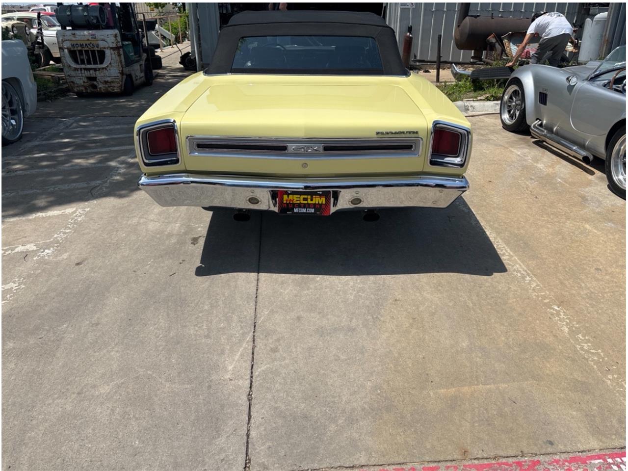Plymouth-Gtx-1969-Yellow-Black-7
