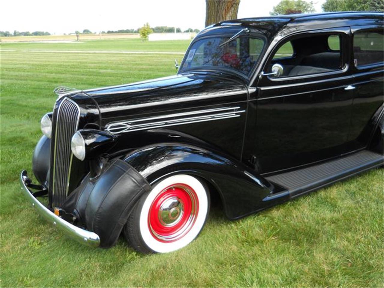 Plymouth-P2-1936-Black-Gray-2