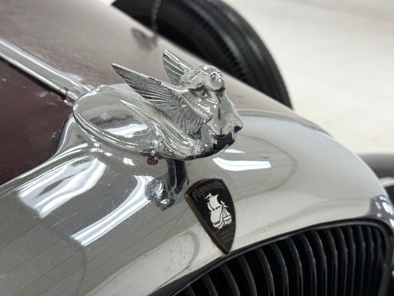 Plymouth-Pb-1932-Dark-Maroon-Saddle-22