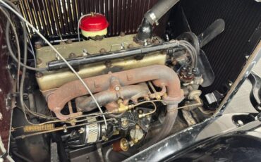 Plymouth-Pb-1932-Dark-Maroon-Saddle-42