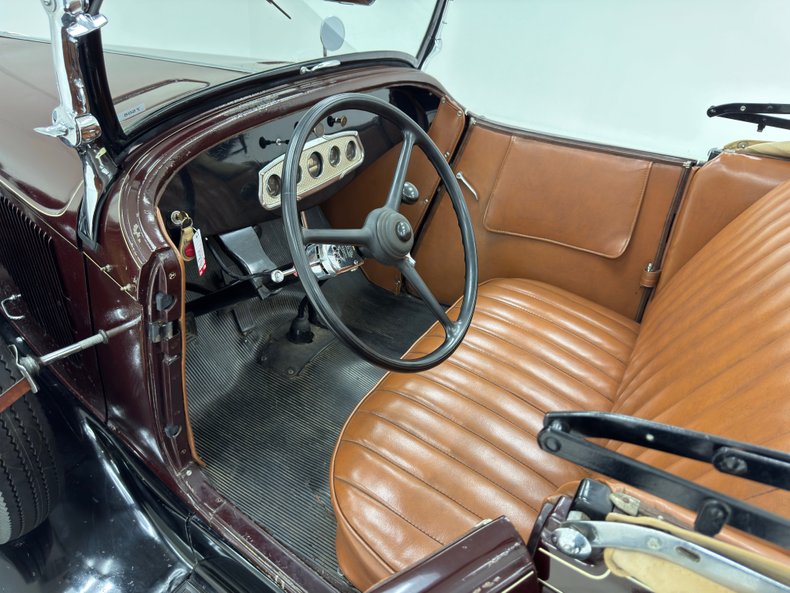 Plymouth-Pb-1932-Dark-Maroon-Saddle-45