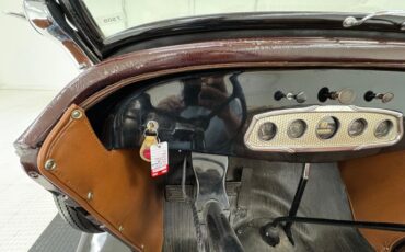 Plymouth-Pb-1932-Dark-Maroon-Saddle-49
