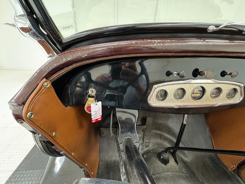 Plymouth-Pb-1932-Dark-Maroon-Saddle-49