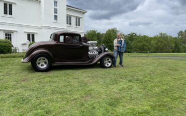 Plymouth-Pd-deluxe-1933-Root-Beer-Metallic-Tan-1