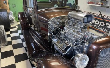 Plymouth-Pd-deluxe-1933-Root-Beer-Metallic-Tan-11