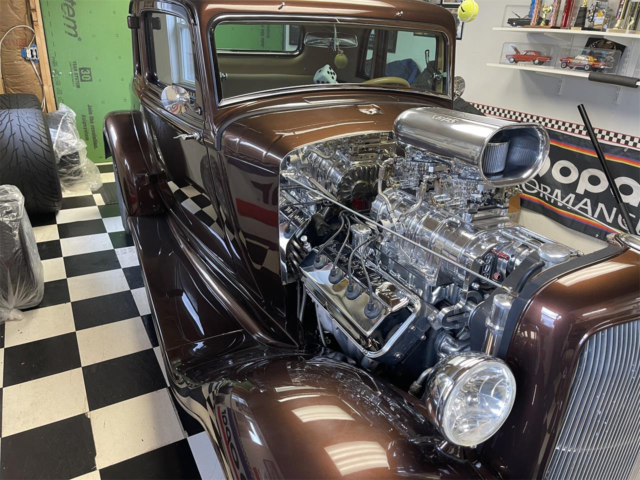 Plymouth-Pd-deluxe-1933-Root-Beer-Metallic-Tan-11