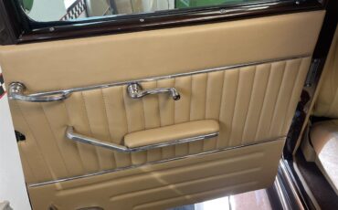 Plymouth-Pd-deluxe-1933-Root-Beer-Metallic-Tan-16