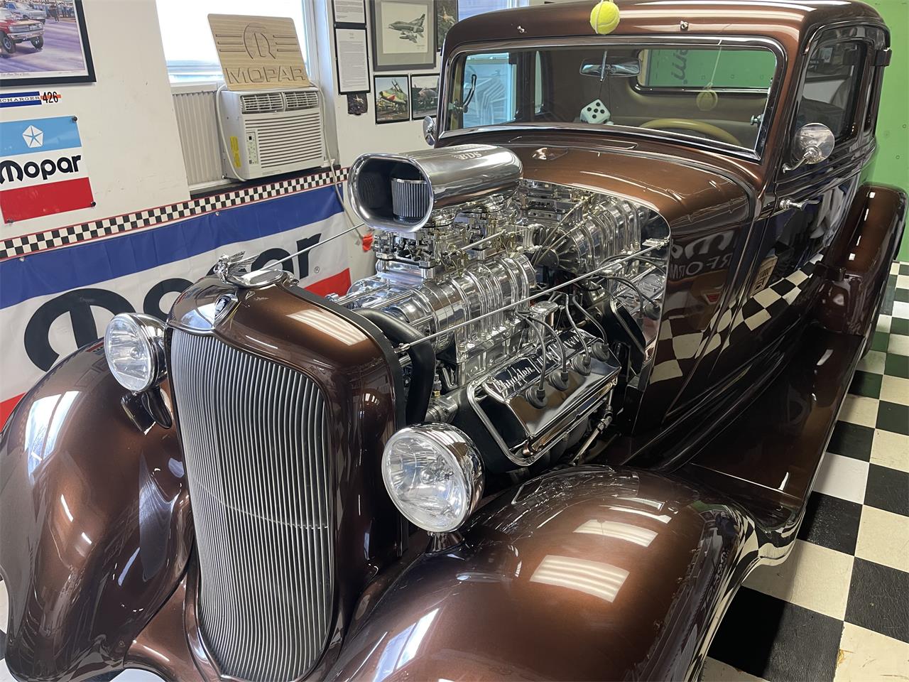 Plymouth-Pd-deluxe-1933-Root-Beer-Metallic-Tan-9
