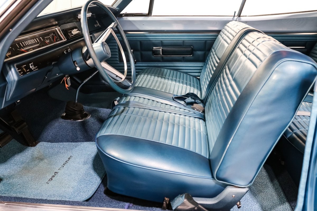 Plymouth-Road-Runner-1968-18