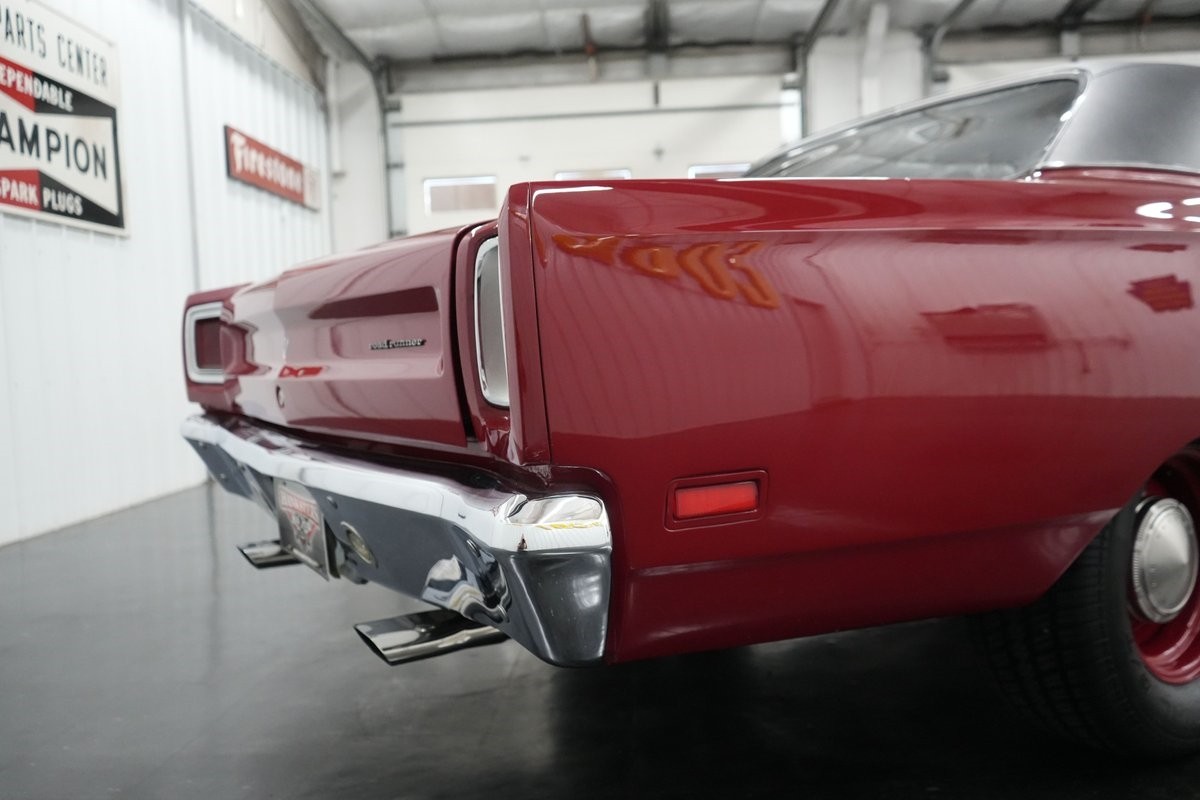 Plymouth-Road-Runner-1969-13