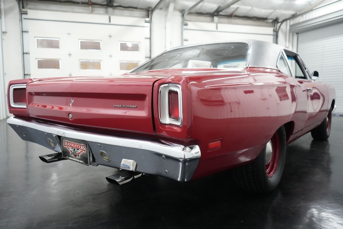 Plymouth-Road-Runner-1969-17
