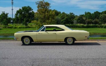 Plymouth-Road-Runner-1969-2-Door-1