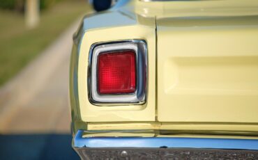 Plymouth-Road-Runner-1969-2-Door-23