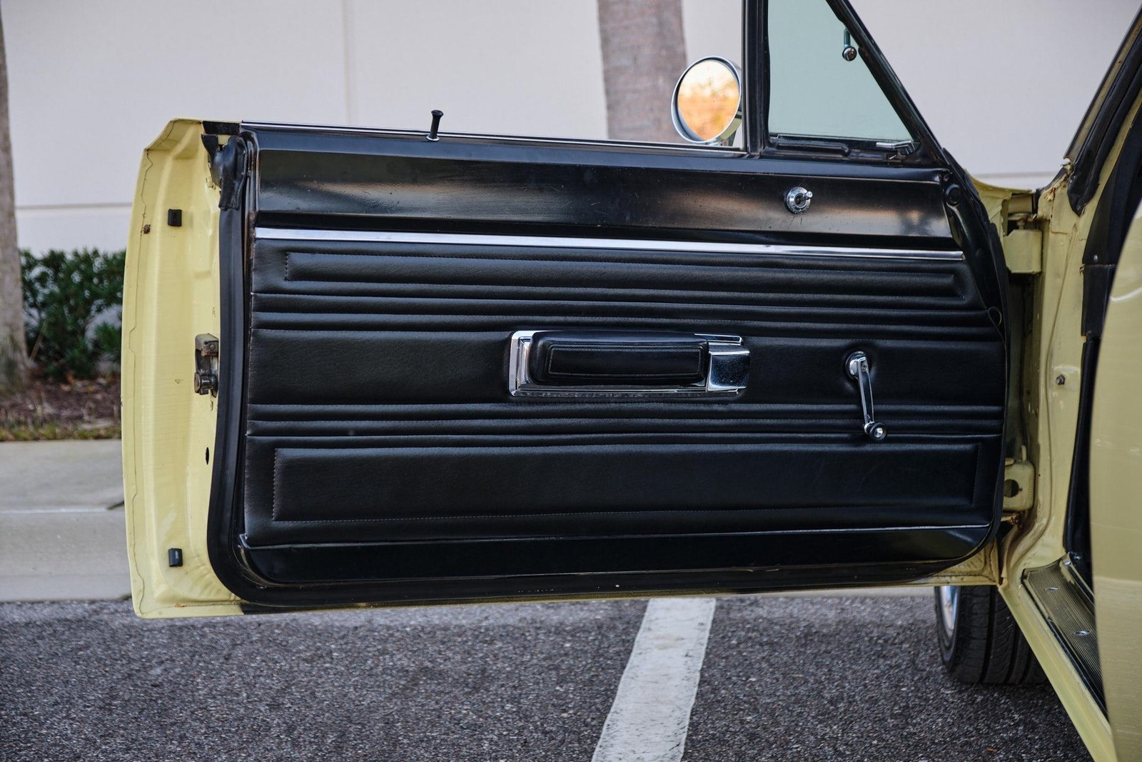 Plymouth-Road-Runner-1969-2-Door-25