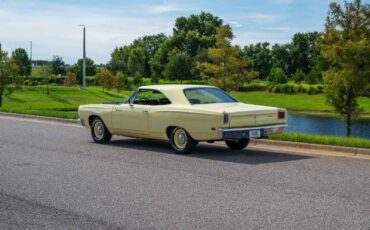 Plymouth-Road-Runner-1969-2-Door-3
