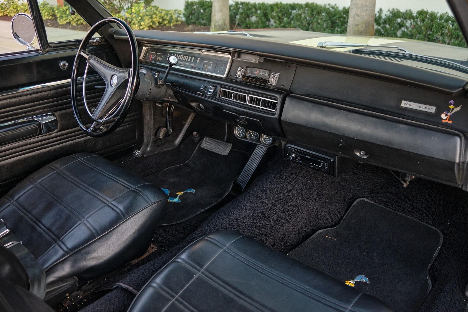 Plymouth-Road-Runner-1969-2-Door-31