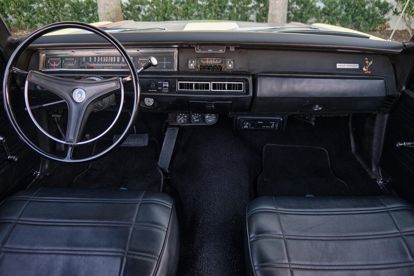 Plymouth-Road-Runner-1969-2-Door-32