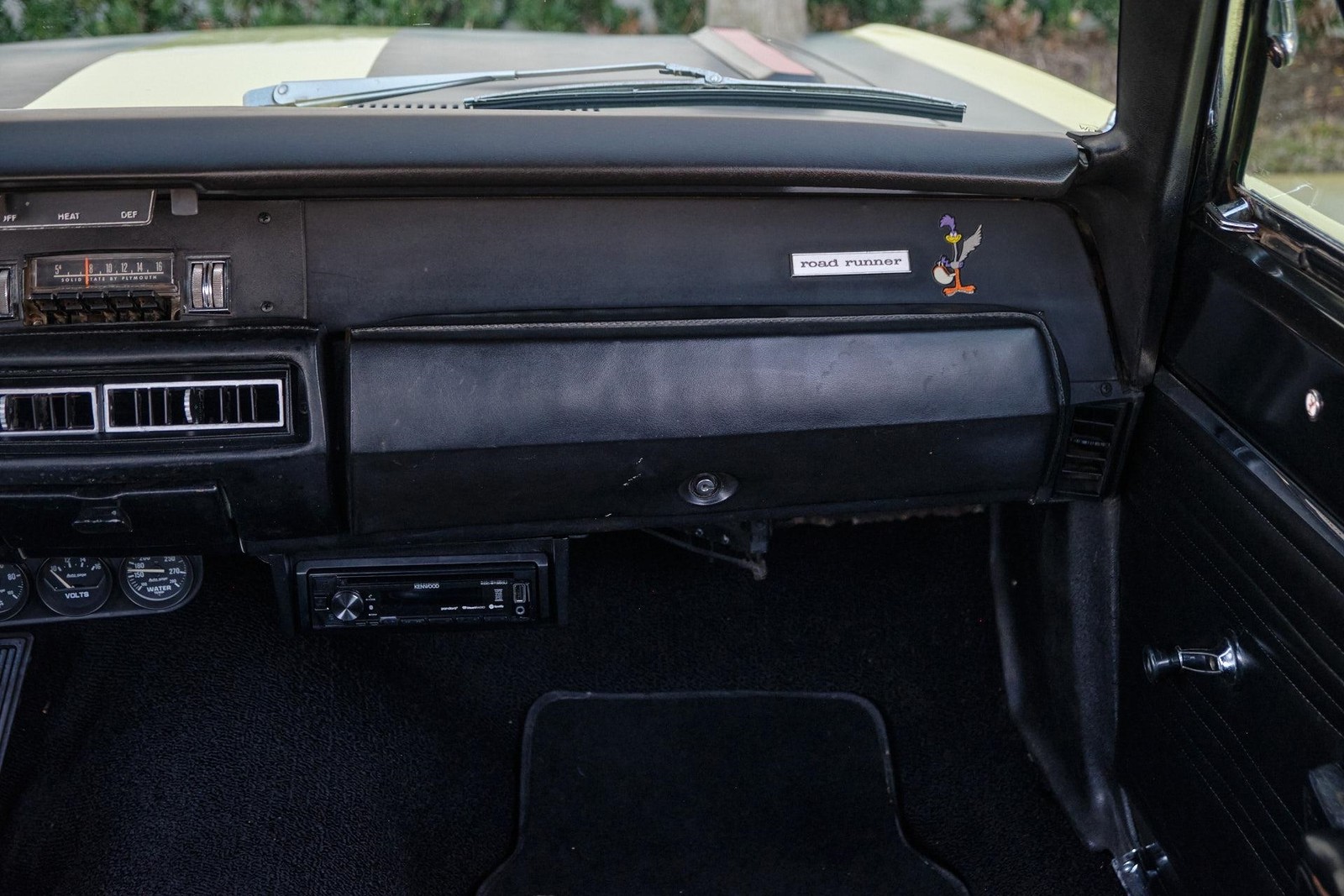 Plymouth-Road-Runner-1969-2-Door-33