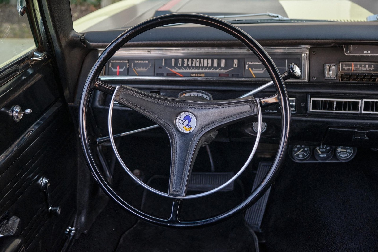 Plymouth-Road-Runner-1969-2-Door-34
