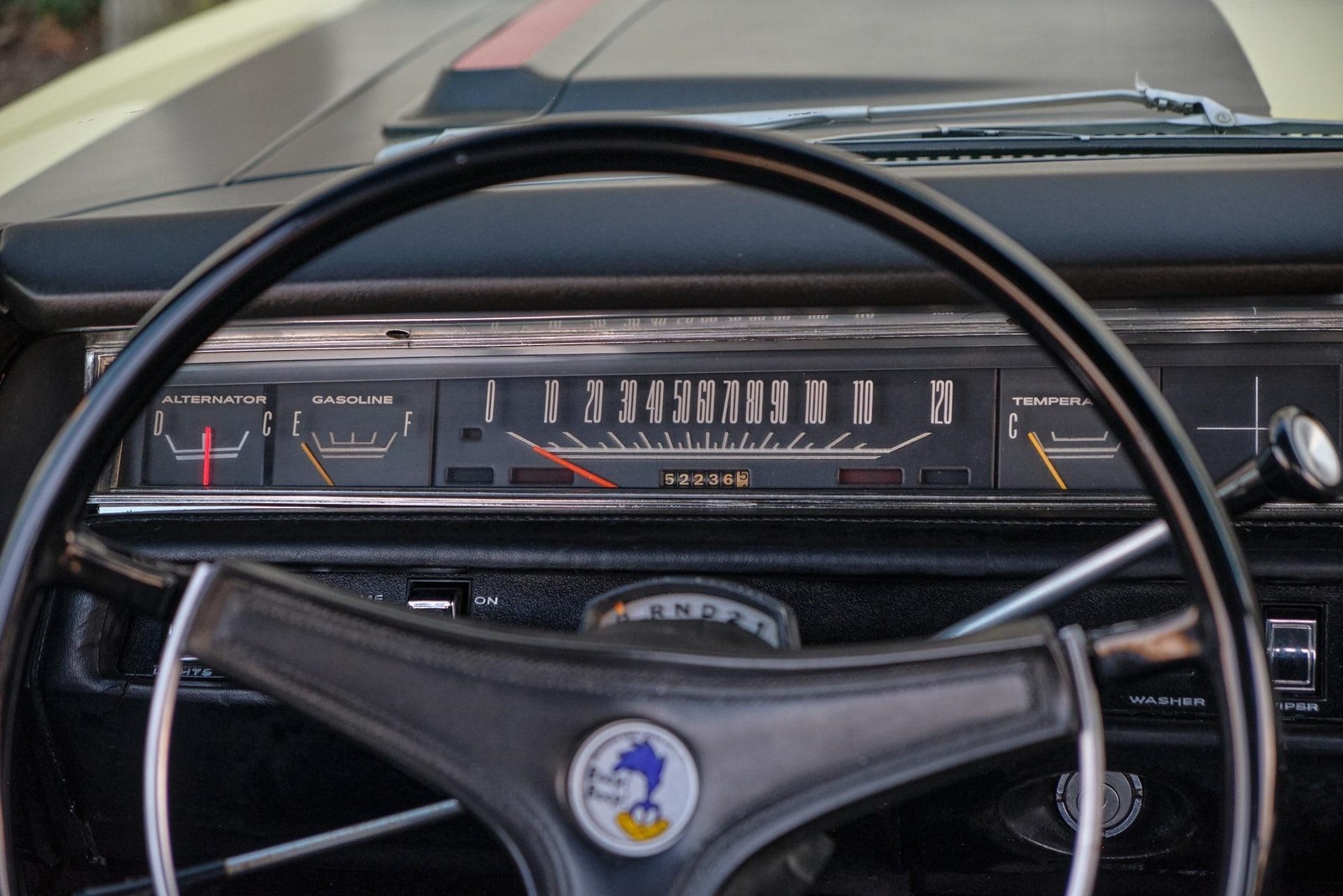 Plymouth-Road-Runner-1969-2-Door-35