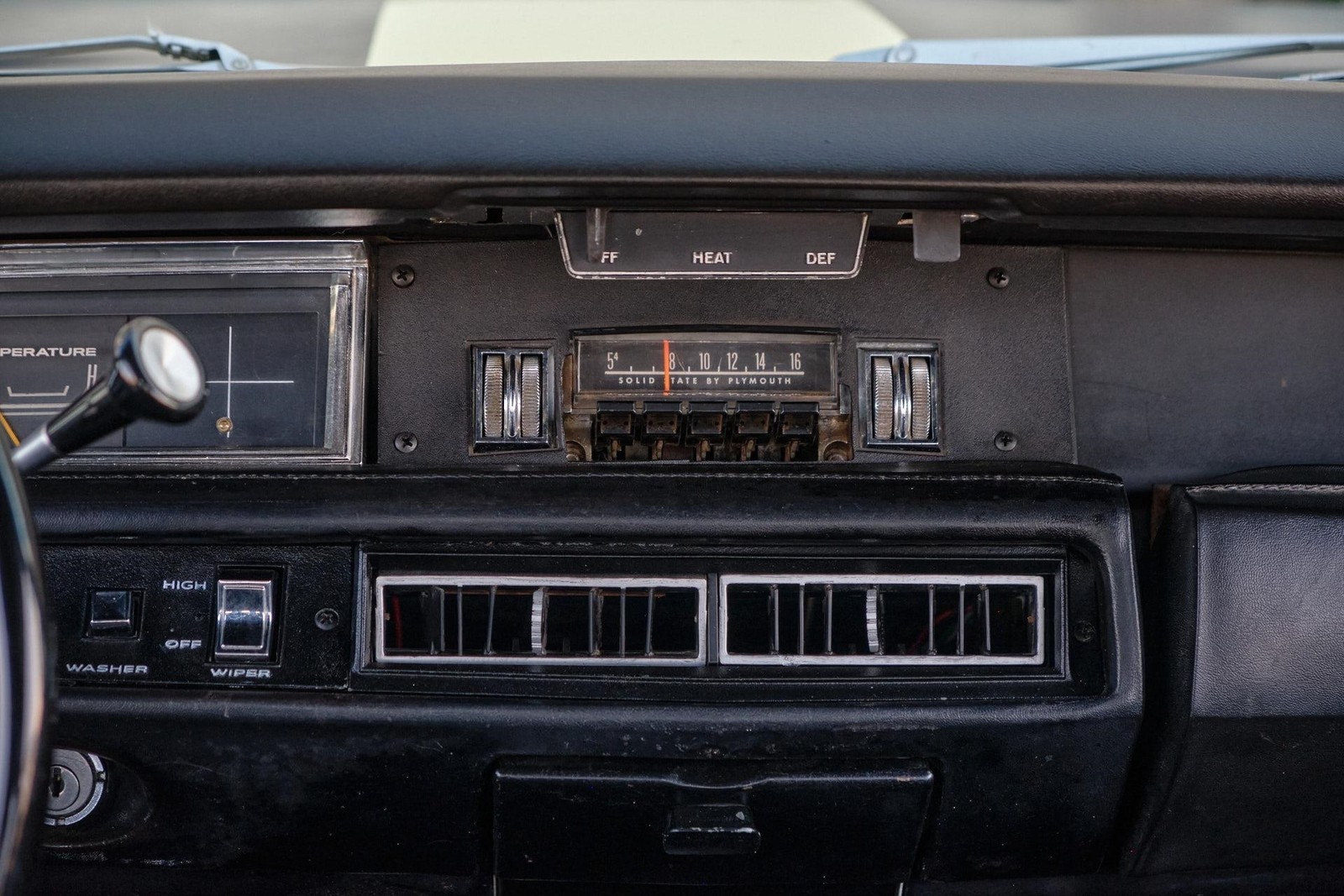Plymouth-Road-Runner-1969-2-Door-36