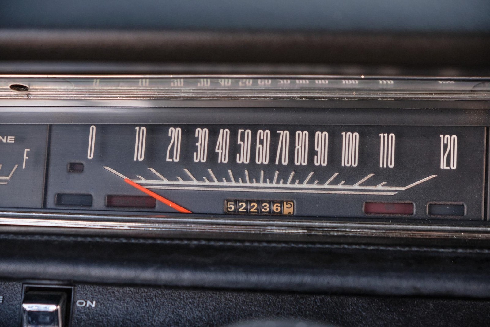 Plymouth-Road-Runner-1969-2-Door-38
