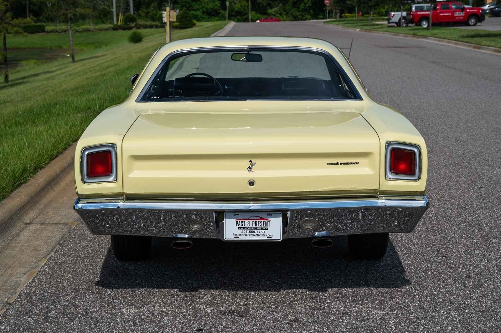 Plymouth-Road-Runner-1969-2-Door-4
