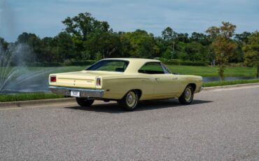 Plymouth-Road-Runner-1969-2-Door-5