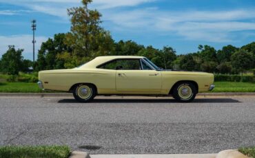 Plymouth-Road-Runner-1969-2-Door-6