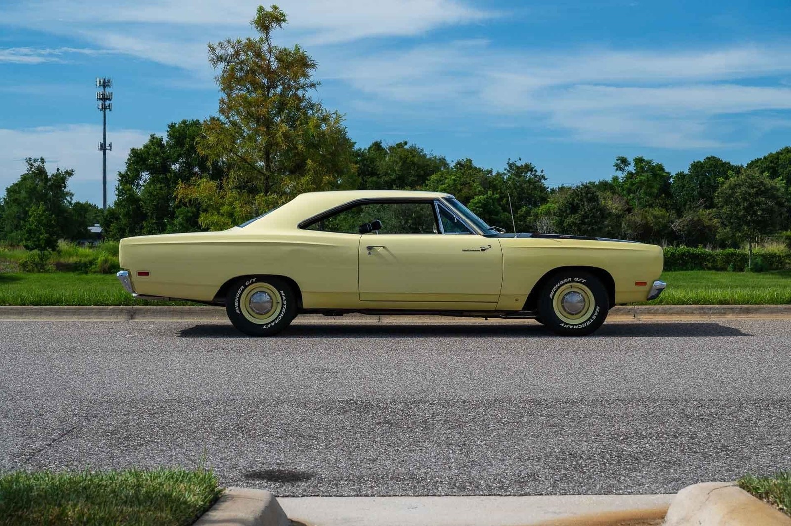 Plymouth-Road-Runner-1969-2-Door-6