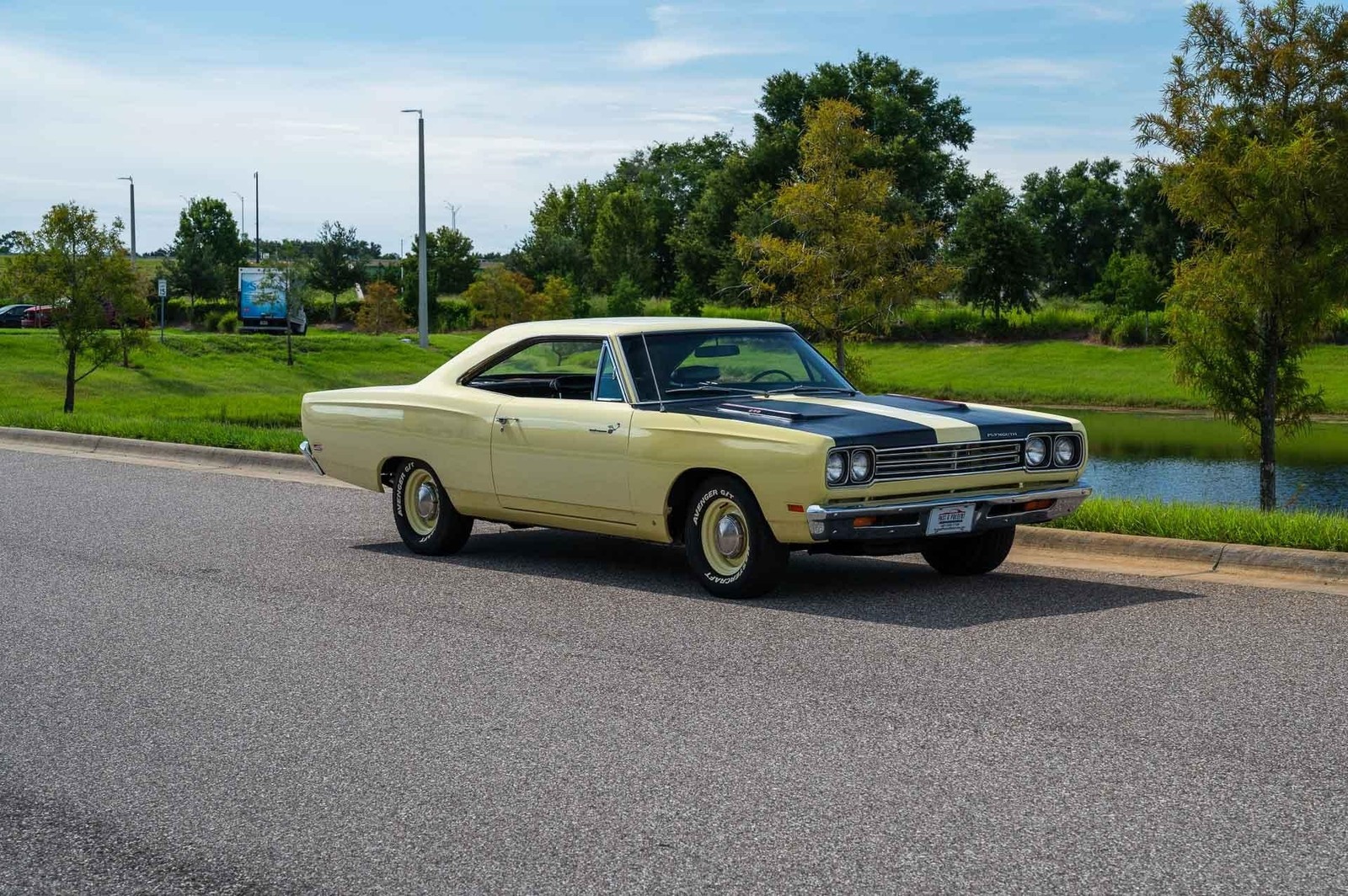 Plymouth-Road-Runner-1969-2-Door-8