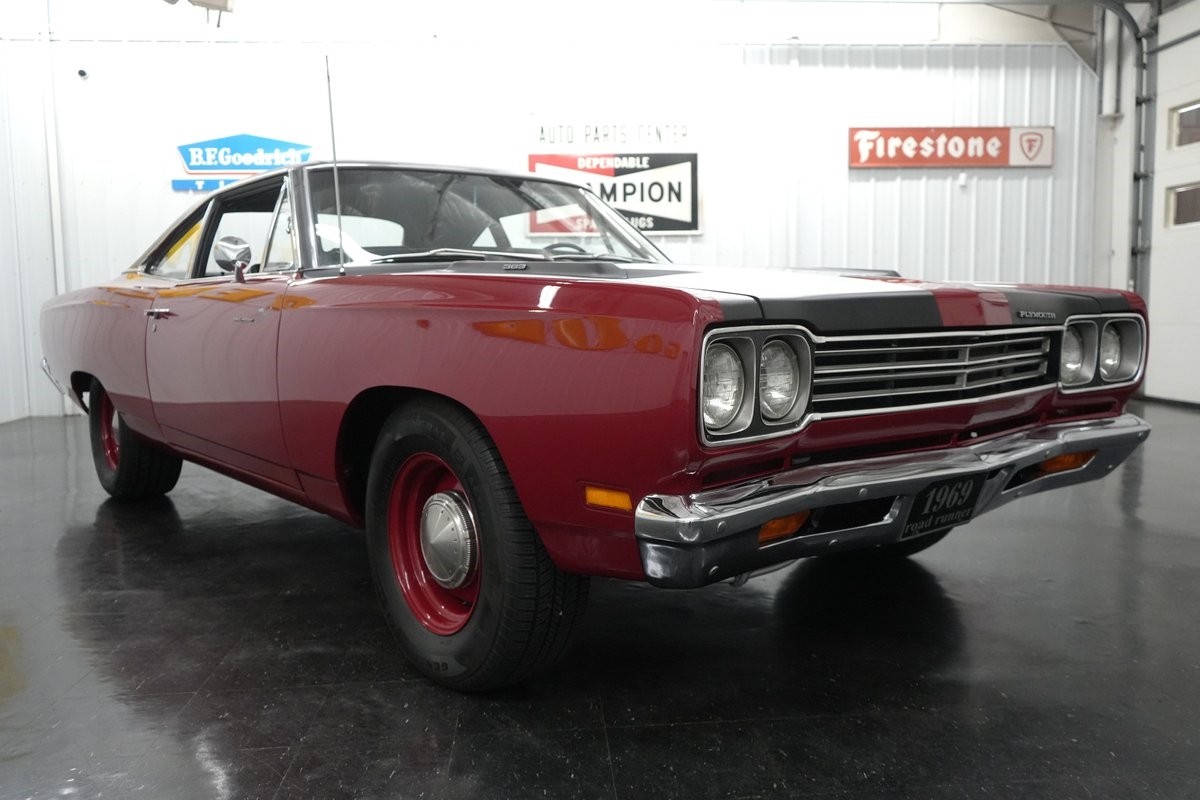 Plymouth-Road-Runner-1969-23