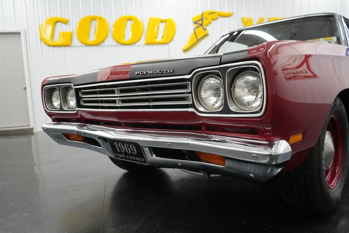 Plymouth-Road-Runner-1969-30